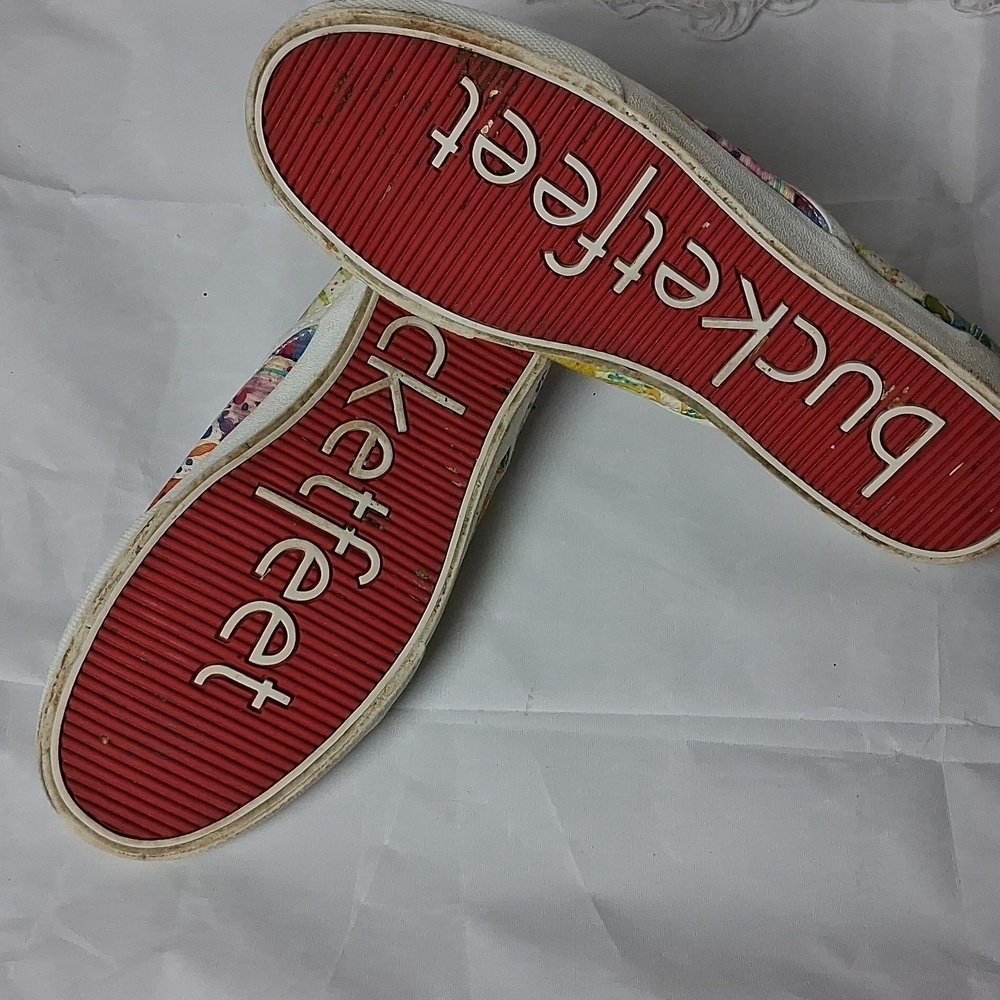 Bucketfeet Womens Size 8 slip on sneaker - Picture 5 of 5